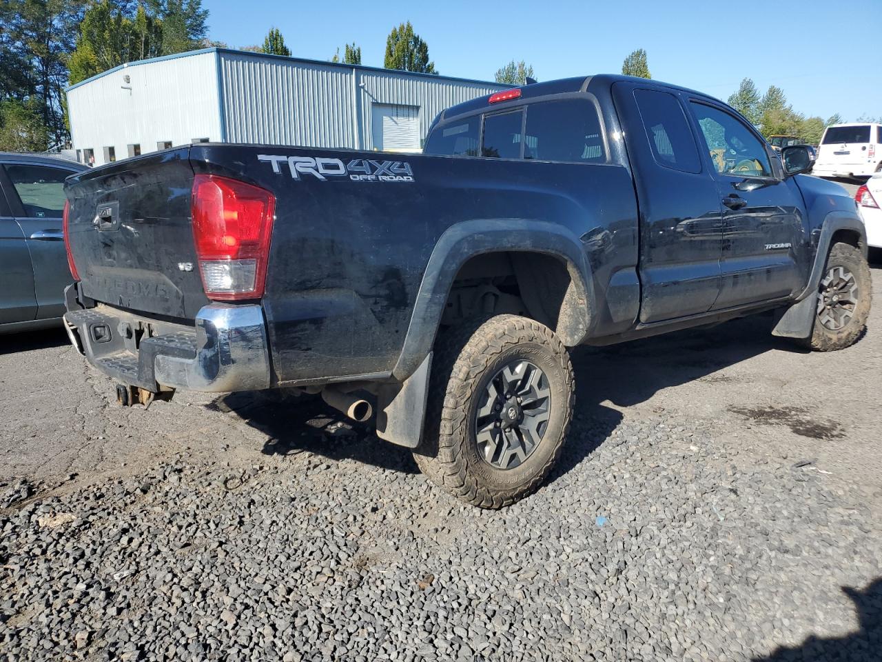 2017 Toyota Tacoma VIN 5TFSZ5AN3HX078460 Copart auction photo, undercarriage damage thumbnail 3