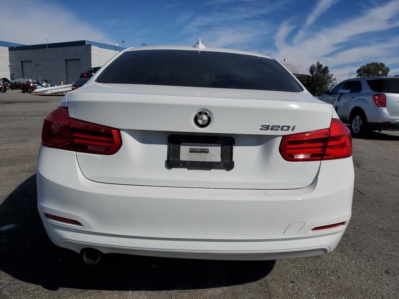 2016 BMW 3er VIN WBA8E1G50GNT35345 Copart auction photo, front end damage thumbnail 6