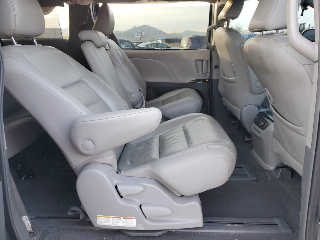 2018 Toyota Sienna VIN 5TDYZ3DC3JS952360 Copart auction photo, front end damage thumbnail 11
