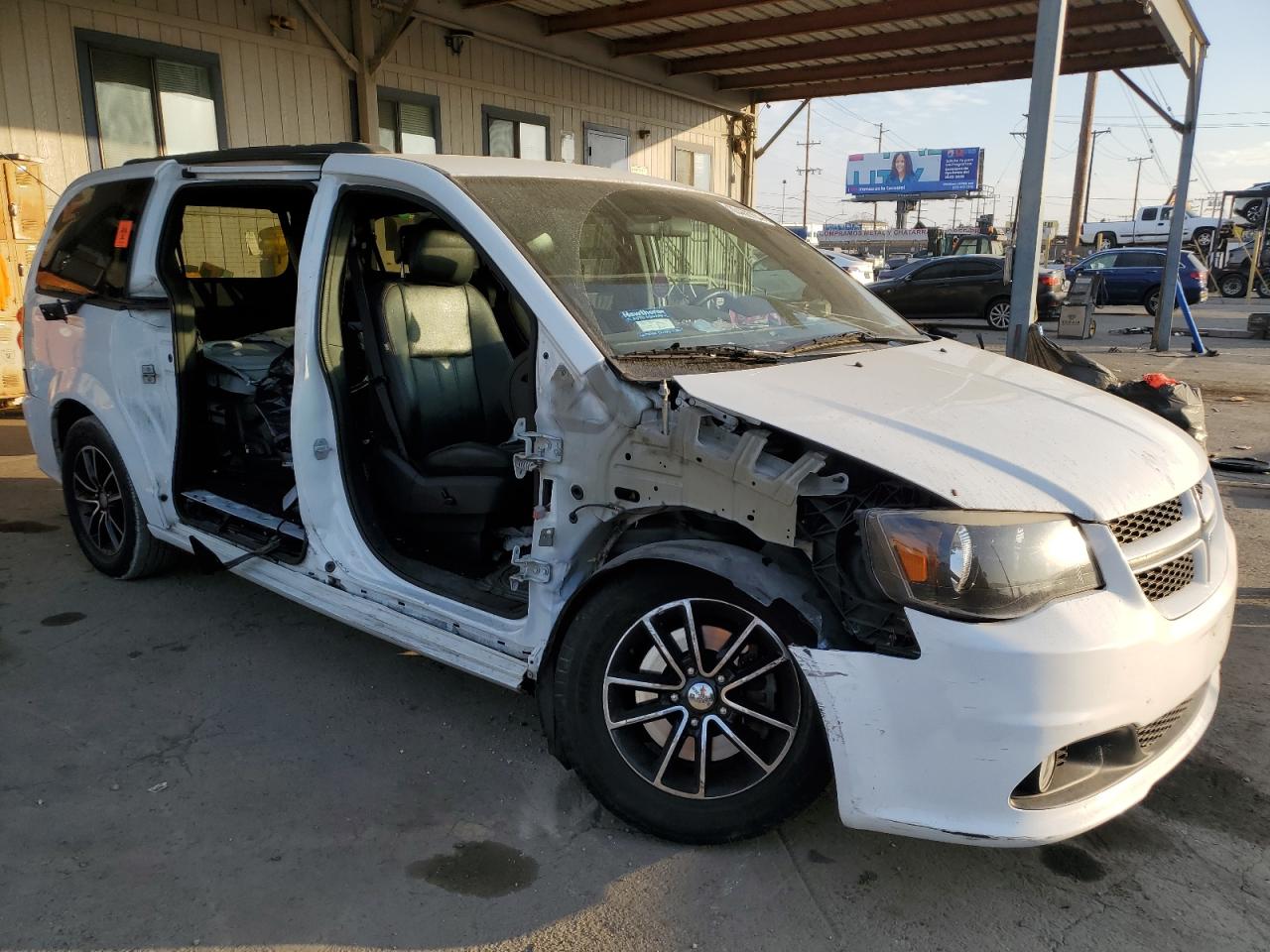 2016 Dodge Caravan VIN 2C4RDGEG9GR376139 Copart auction photo, all over damage thumbnail 4