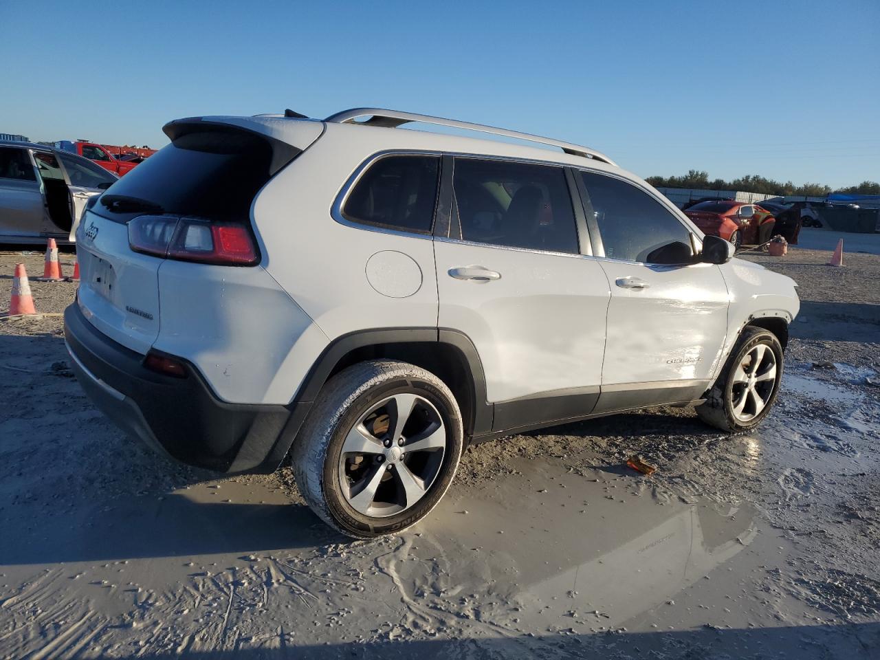 2019 Jeep Grand Cherokee VIN 1C4PJLDB4KD297925 Copart auction photo, front end / minor dent/scratches damage thumbnail 3
