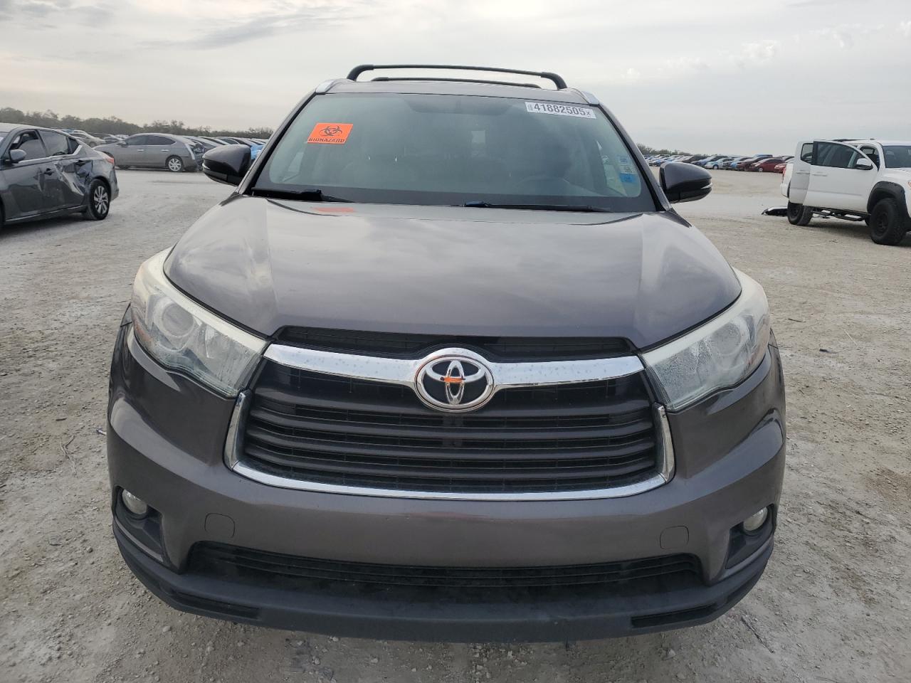2016 Toyota Highlander VIN 5TDJKRFH9GS303687 Copart auction photo, water/flood damage thumbnail 5