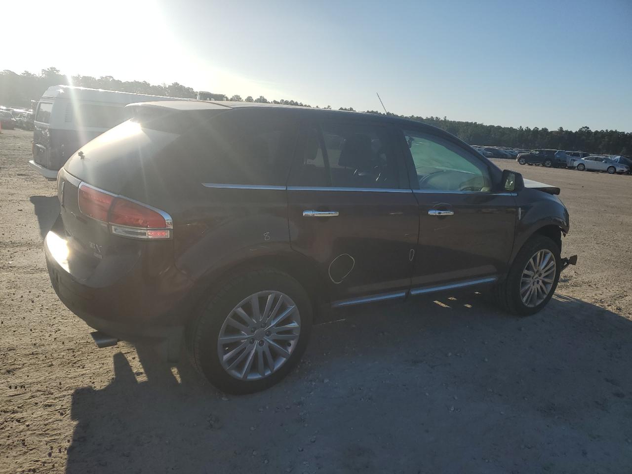 2011 Lincoln MKX VIN 2LMDJ8JK2BBJ15407 Copart auction photo, front end damage thumbnail 3