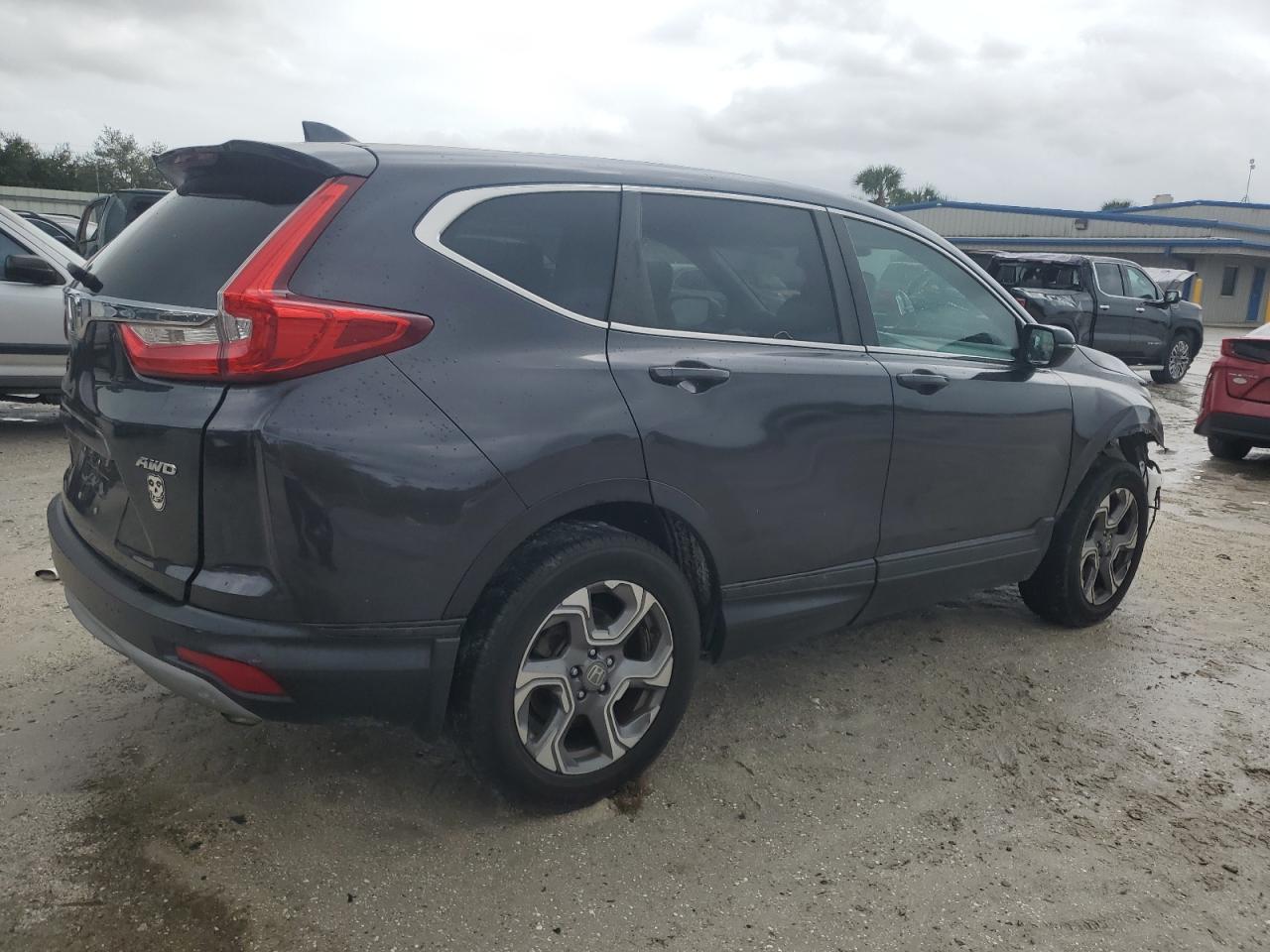 2017 Honda CR-V VIN 2HKRW2H50HH688758 Copart auction photo, front end / rear end damage thumbnail 3
