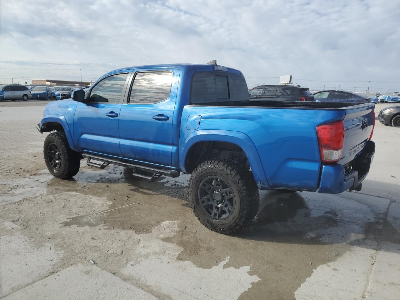 2017 Toyota Tacoma VIN 5TFAZ5CN2HX047628 Copart auction photo, front end / minor dent/scratches damage thumbnail 2