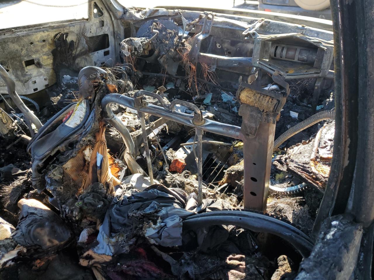 2004 Chevrolet Silverado VIN 1GCHK23114F148268 Copart auction photo, burn damage thumbnail 8
