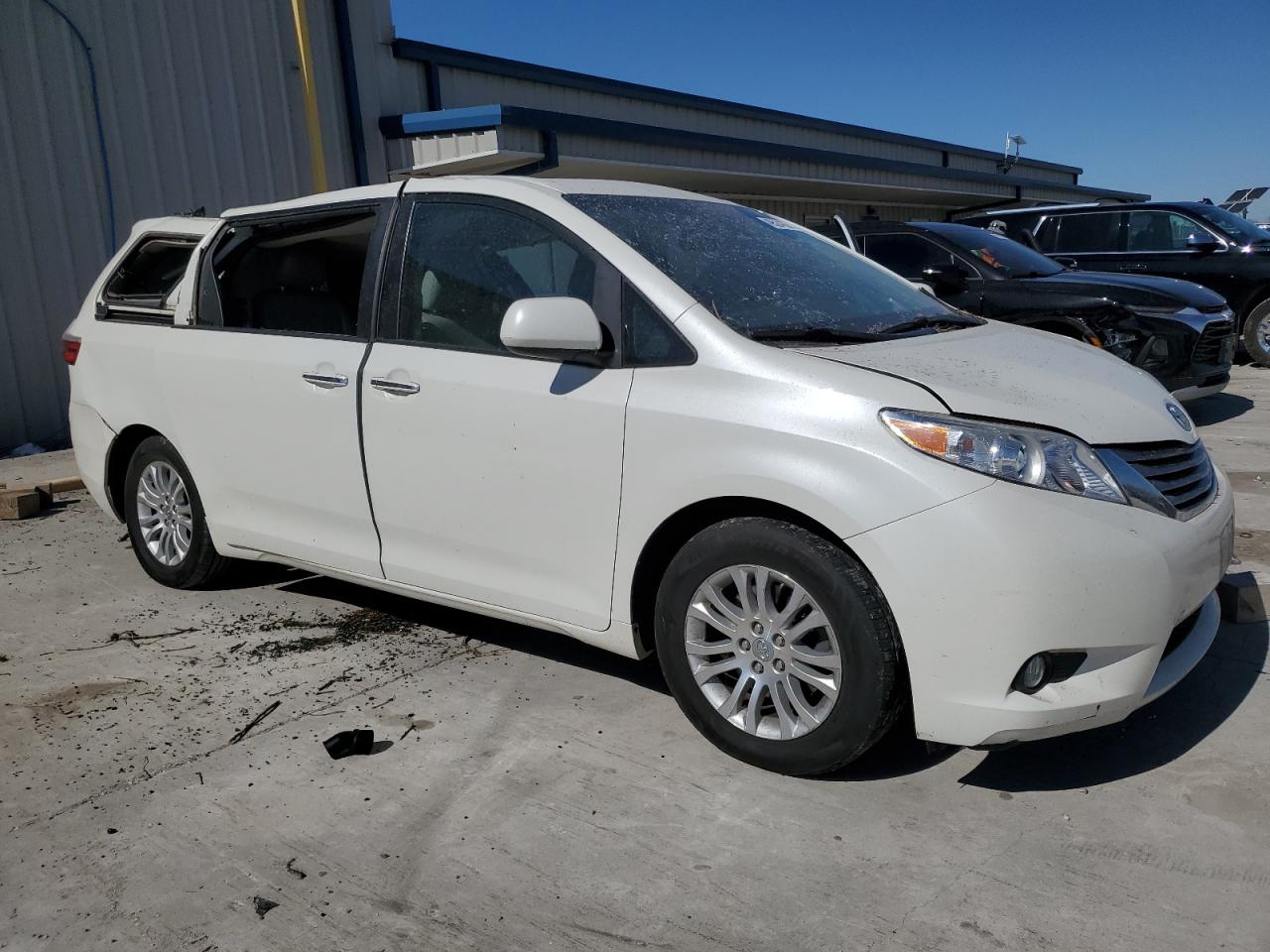 2017 Toyota Sienna VIN 5TDYZ3DC5HS889336 Copart auction photo, top/roof / minor dent/scratches damage thumbnail 4