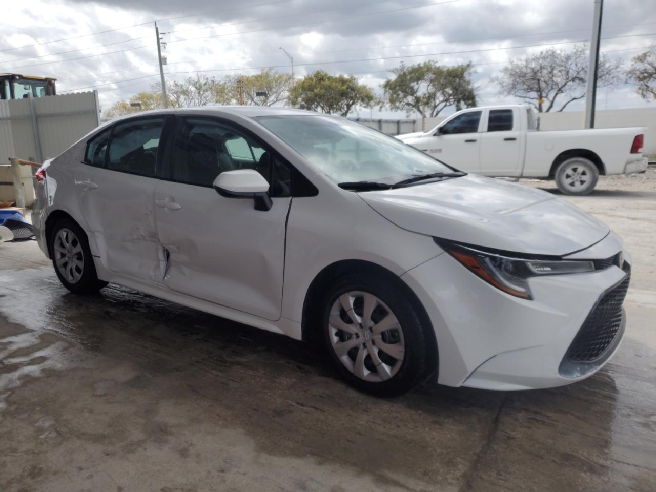 2021 Toyota Corolla VIN 5YFEPMAE7MP148192 Copart auction photo, side / minor dent/scratches damage thumbnail 4