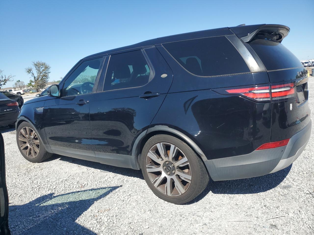 2017 Land Rover Discovery VIN SALRRBBV7HA024568 Copart auction photo, front end / minor dent/scratches damage thumbnail 2