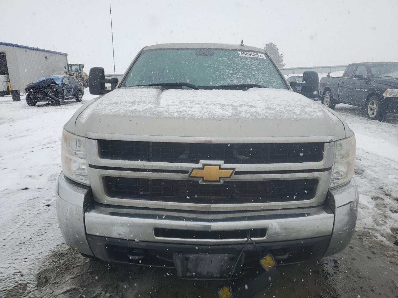 2009 Chevrolet Silverado VIN 1GCHK53K19F143198 Copart auction photo, side damage thumbnail 5