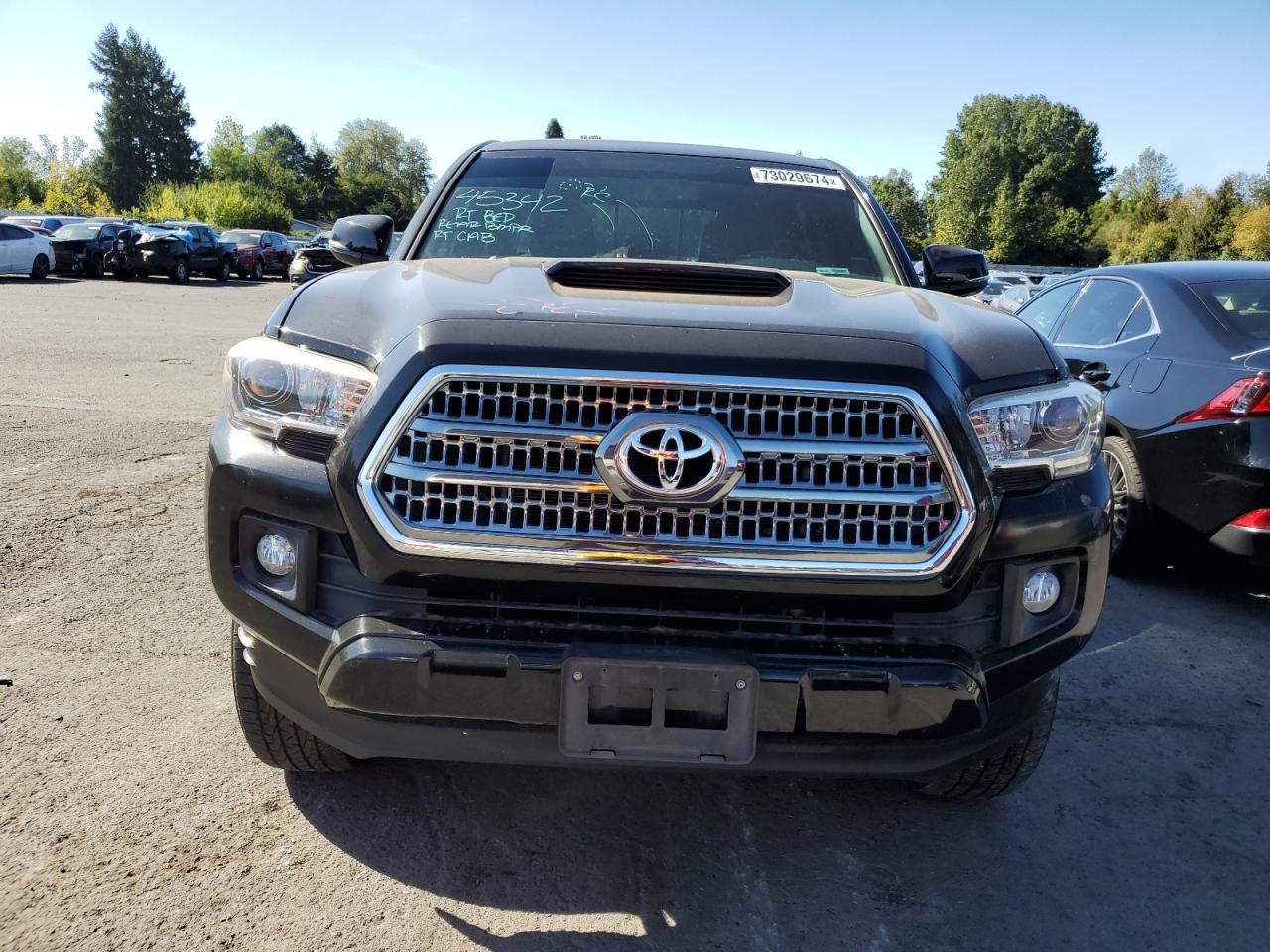 2017 Toyota Tacoma VIN 5TFCZ5AN5HX109308 Copart auction photo, minor dent/scratches damage thumbnail 5