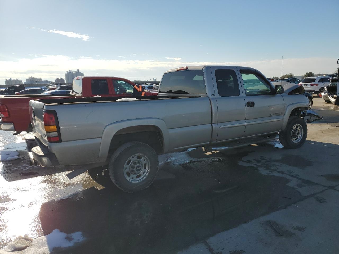 2007 GMC Sierra VIN 1GTHC29U07E149789 Copart auction photo, front end damage thumbnail 3