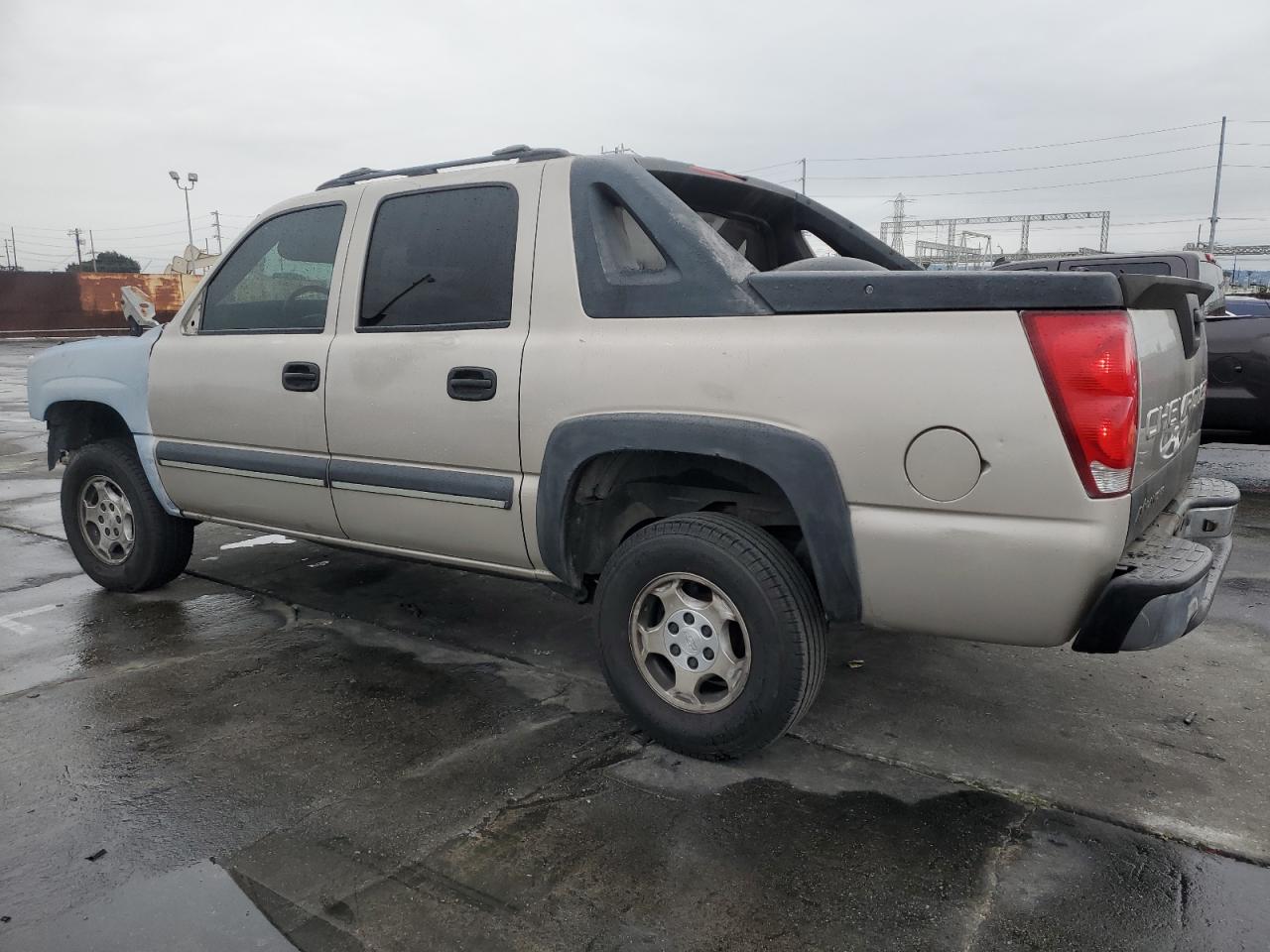 2004 Chevrolet Avalanche VIN 3GNEC12T44G128485 Copart auction photo, front end / all over damage thumbnail 2