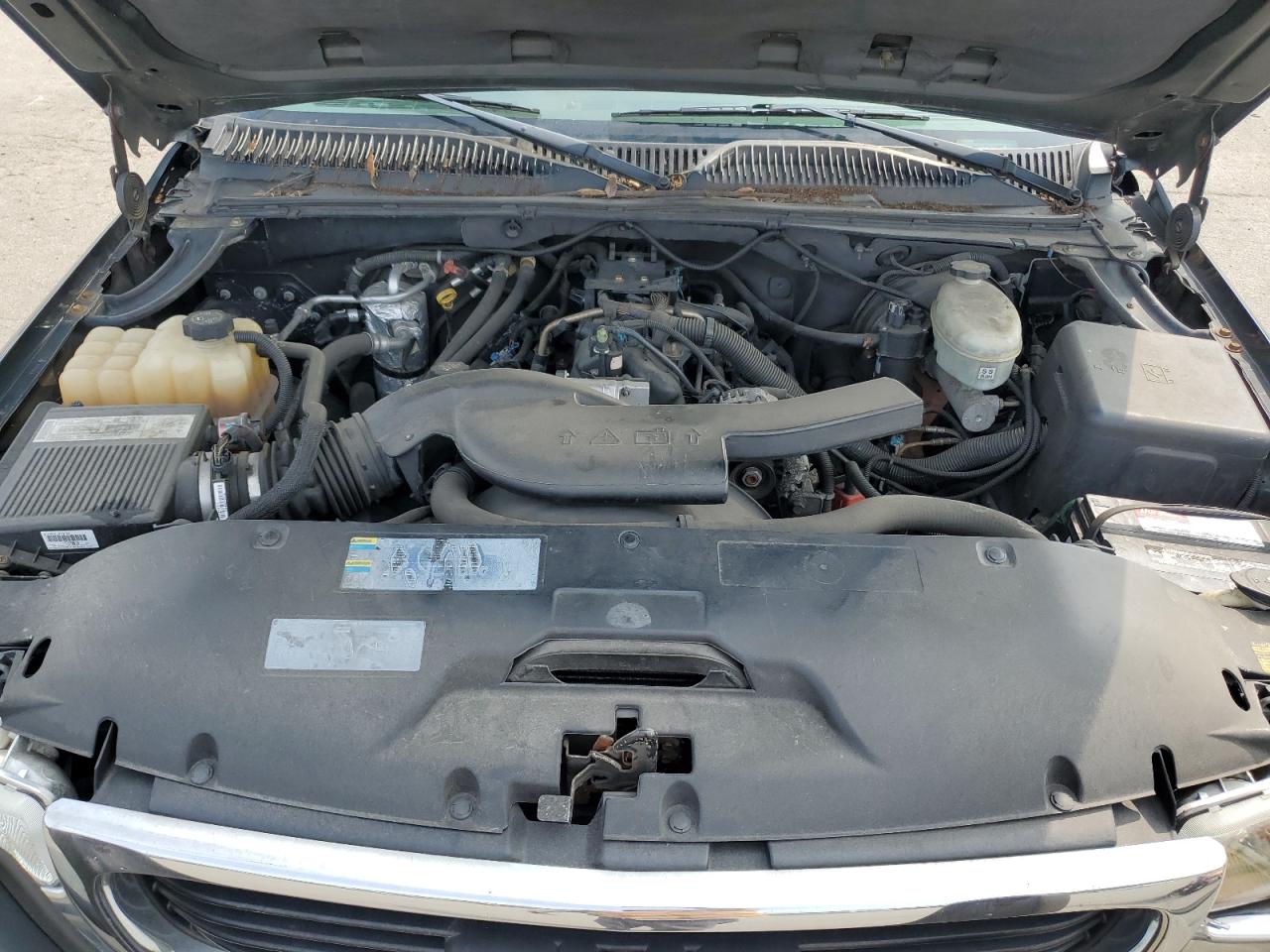 2003 GMC Yukon VIN 3GKFK16ZX3G253623 Copart auction photo, front end / minor dent/scratches damage thumbnail 12
