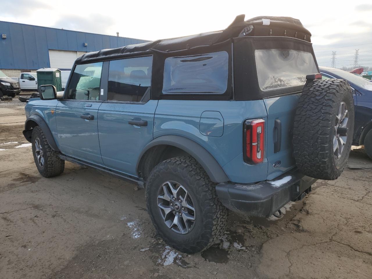 2022 Ford Bronco VIN 1FMEE5DH8NLA89385 Copart auction photo, front end damage thumbnail 2