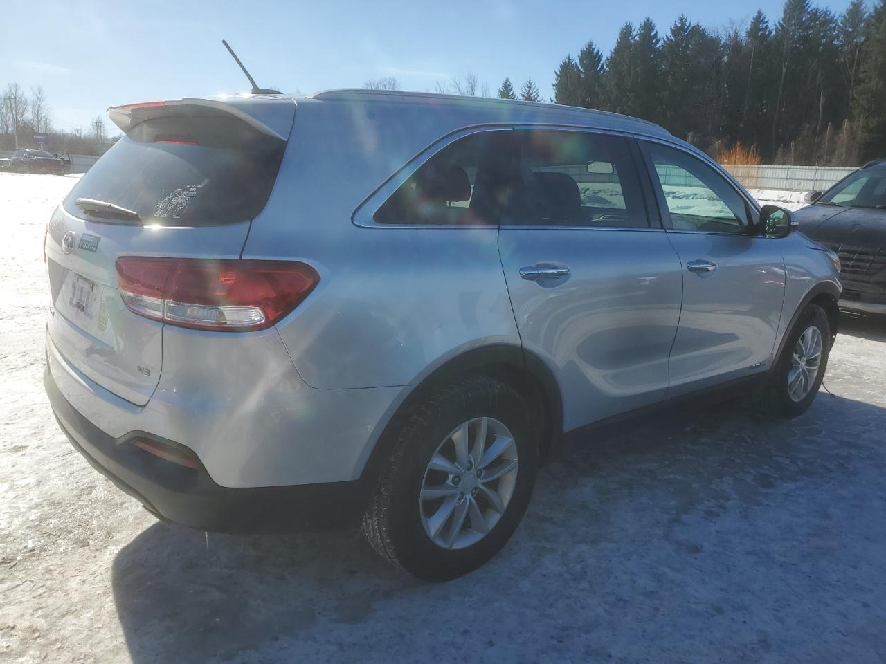 2017 KIA Sorento VIN 5XYPGDA52HG314976 Copart auction photo, front end damage thumbnail 3