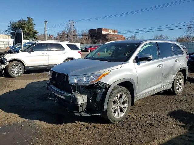 2015 Toyota Highlander VIN 5TDJKRFH6FS185256 Copart auction photo, front end / side damage thumbnail 11