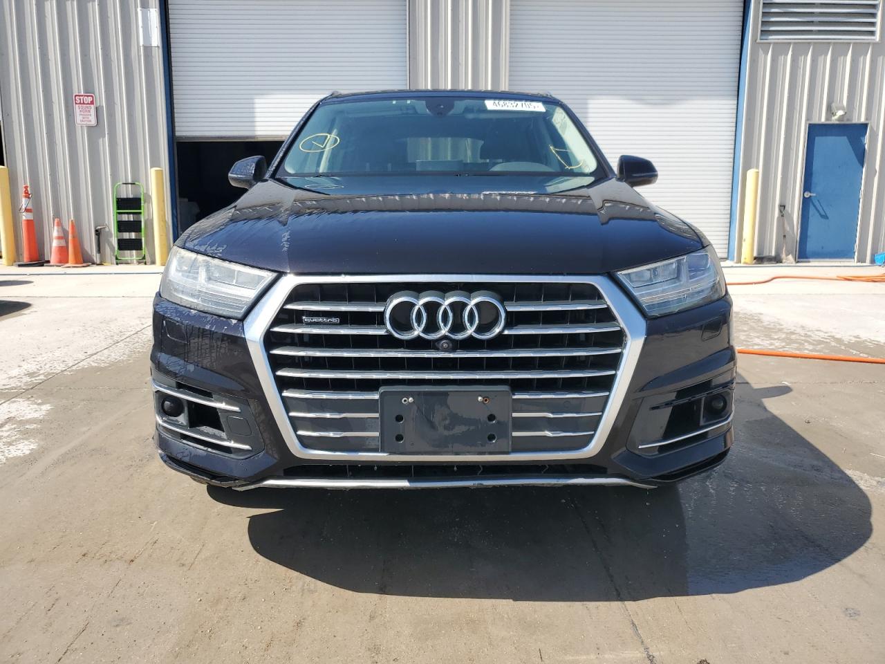 2017 Audi Q7 VIN WA1LAAF77HD000998 Copart auction photo, minor dent/scratches damage thumbnail 5