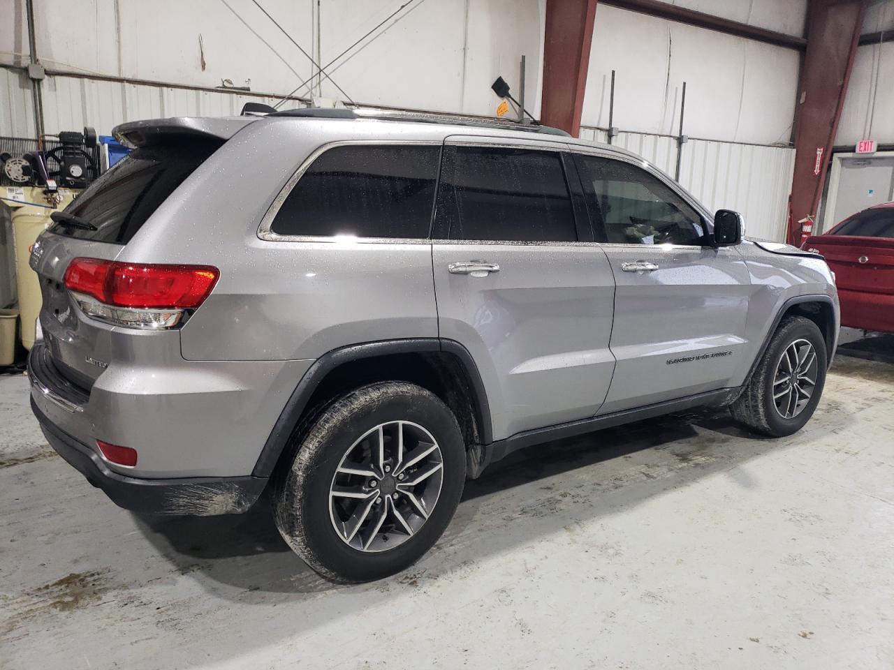2019 Jeep Grand Cherokee VIN 1C4RJEBG2KC715472 Copart auction photo, front end damage thumbnail 3