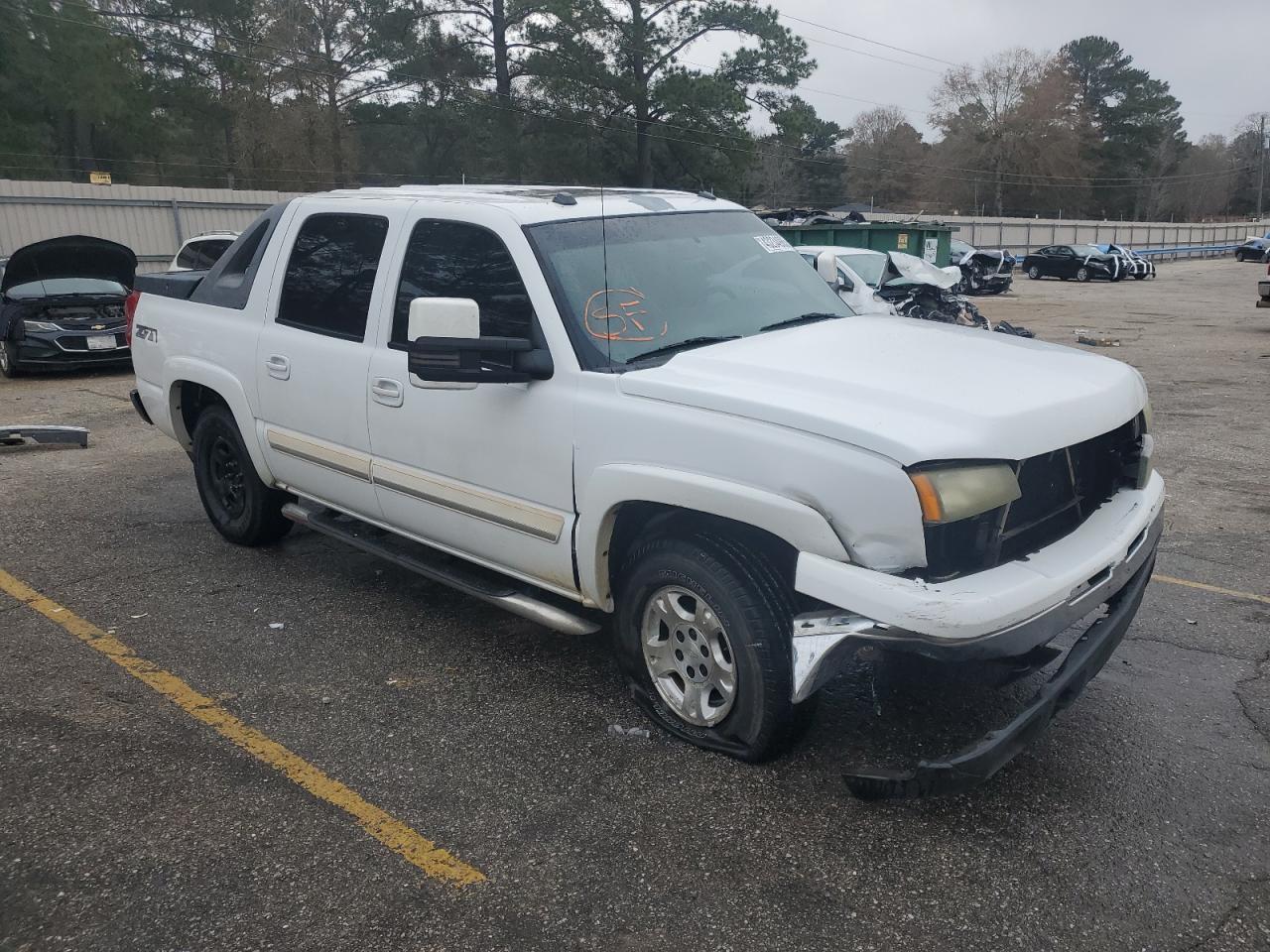 2005 Chevrolet Avalanche VIN 3GNEK12Z95G180977 Copart auction photo, front end damage thumbnail 4