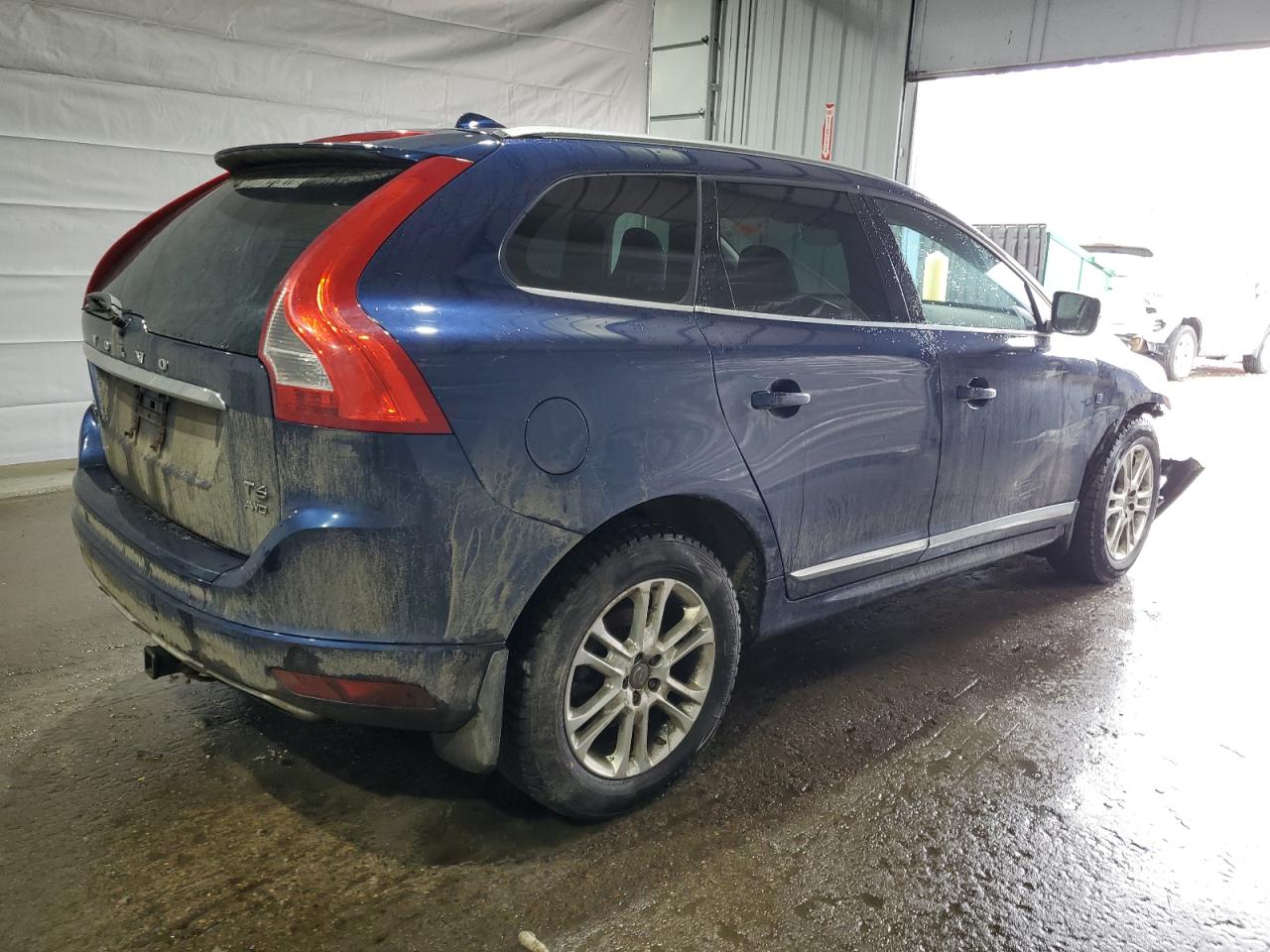 2015 Volvo XC60 VIN YV4902RV7F2716440 Copart auction photo, front end / minor dent/scratches damage thumbnail 3