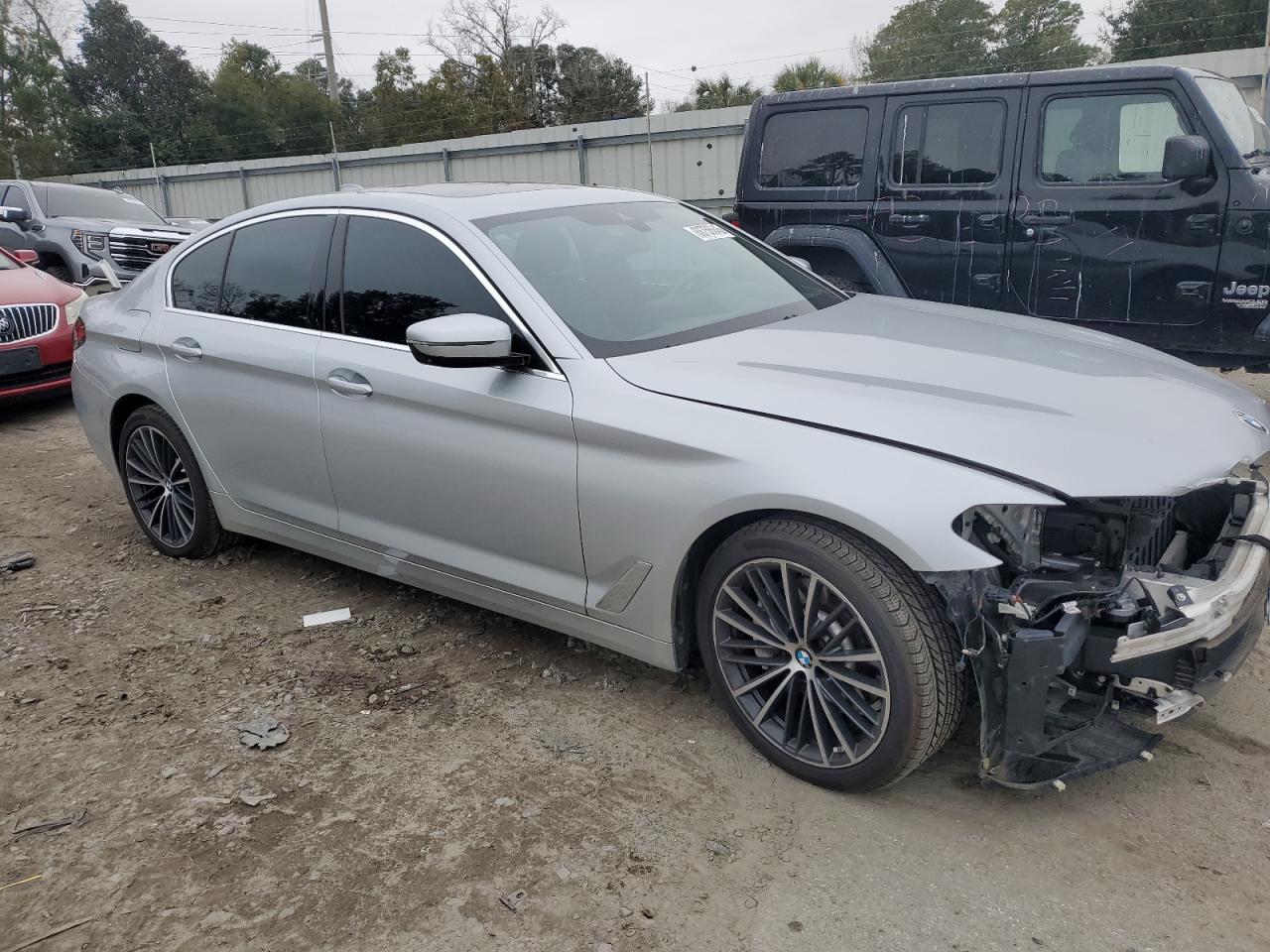 2021 BMW 5er VIN WBA53BH01MCF25165 Copart auction photo, front end damage thumbnail 4