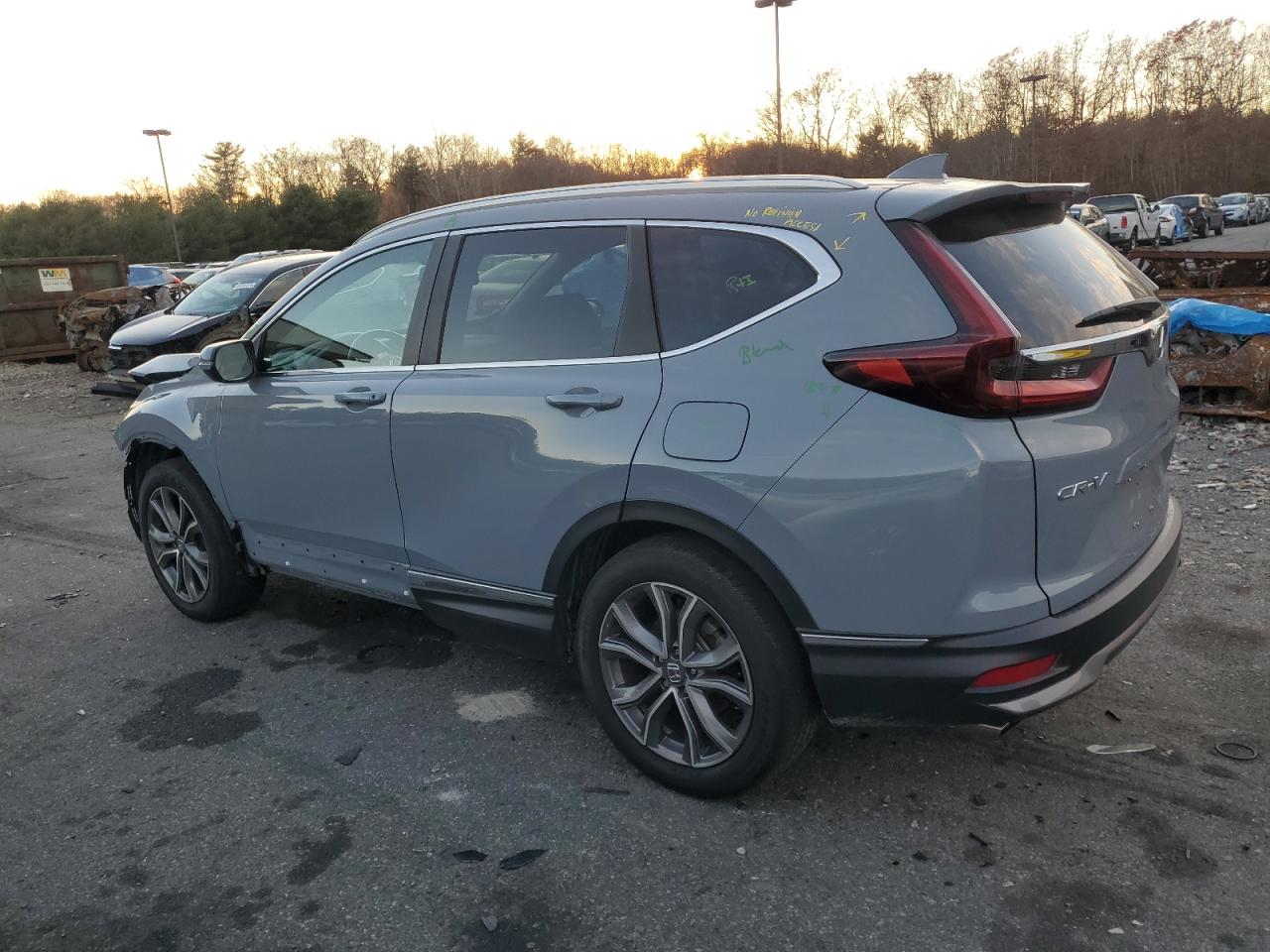2022 Honda CR-V VIN 2HKRW2H97NH609200 Copart auction photo, front end / minor dent/scratches damage thumbnail 2