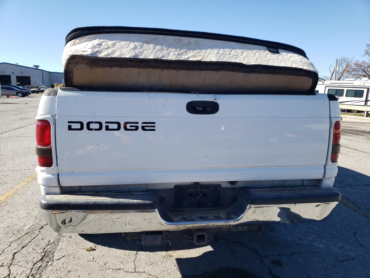 1999 Dodge RAM VIN 3B7HF13Z7XG136326 Copart auction photo, water/flood / minor dent/scratches damage thumbnail 6