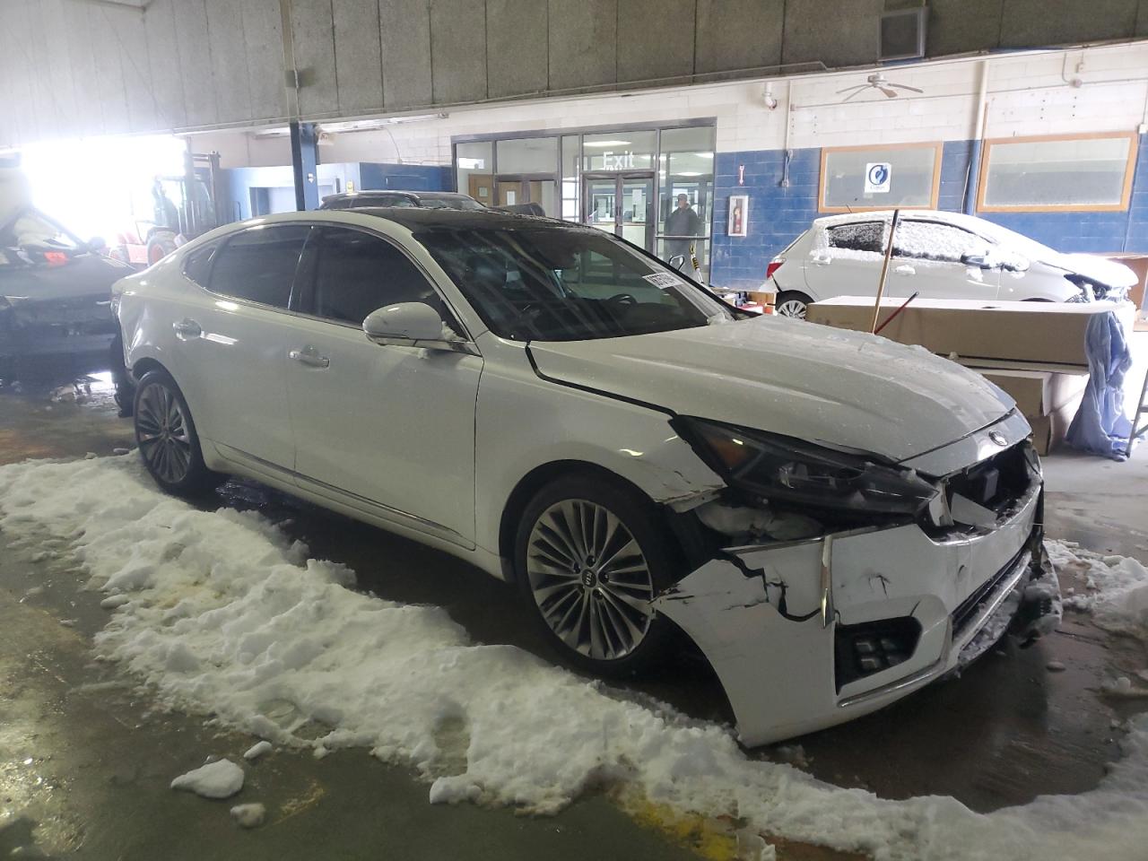 2018 KIA Cadenza VIN KNALC4J10J5096264 Copart auction photo, all over damage thumbnail 4