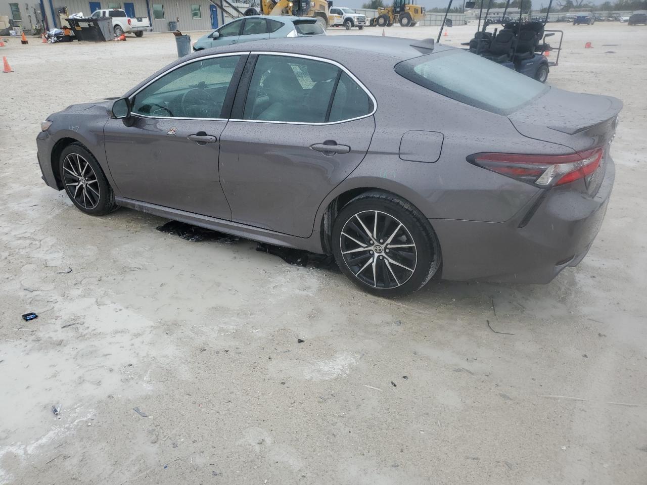 2022 Toyota Camry VIN 4T1G11AK9NU633173 Copart auction photo, side / front end damage thumbnail 2