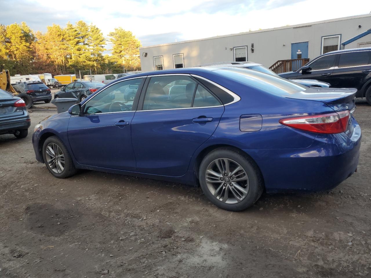 2015 Toyota Camry VIN 4T1BF1FK8FU983349 Copart auction photo, side / minor dent/scratches damage thumbnail 2