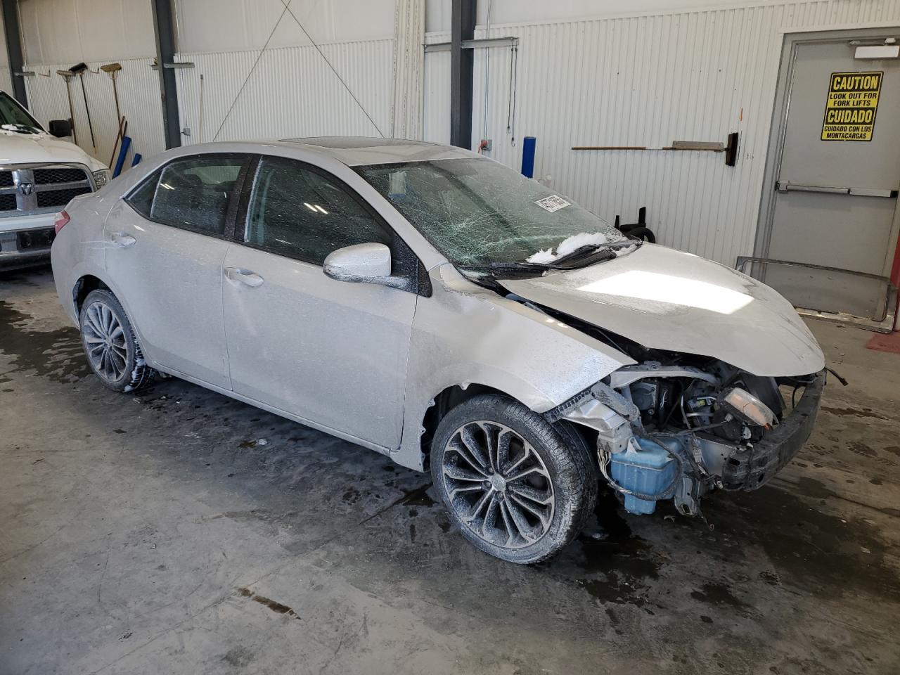 2014 Toyota Corolla VIN 2T1BURHE2EC222117 Copart auction photo, front end / side damage thumbnail 4