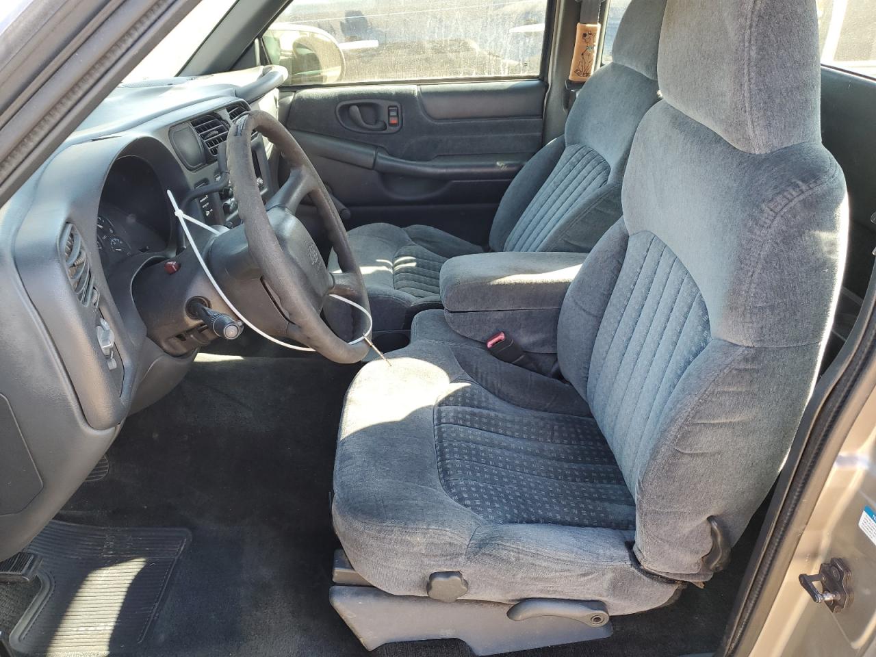 2001 Chevrolet S-10 Pickup VIN 1GCCS19W718139274 Copart auction photo, front end damage thumbnail 7