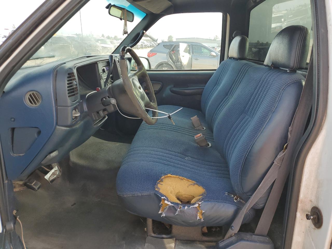 1999 Chevrolet GMT-400 VIN 1GCGC24R0XR720818 Copart auction photo, front end / minor dent/scratches damage thumbnail 7