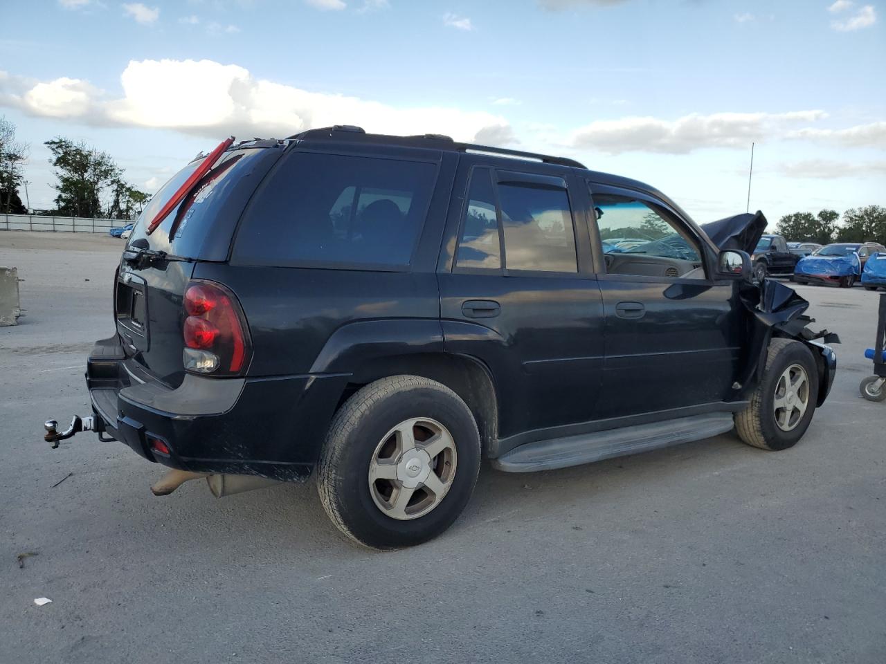 2006 Chevrolet TrailBlazer VIN 1GNDT13S562291207 Copart auction photo, front end damage thumbnail 3