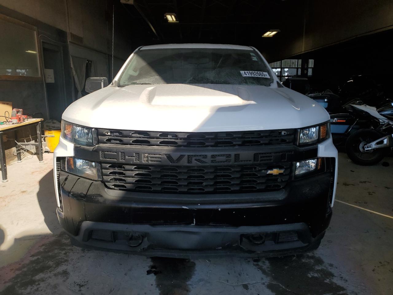 2020 Chevrolet Silverado VIN 3GCNYAEH2LG138772 Copart auction photo, minor dent/scratches damage thumbnail 5