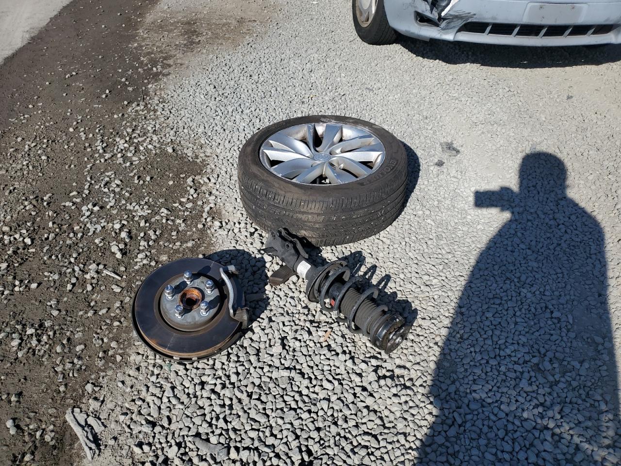 2016 Buick Regal VIN 2G4GK5EX2G9208341 Copart auction photo, front end damage thumbnail 12