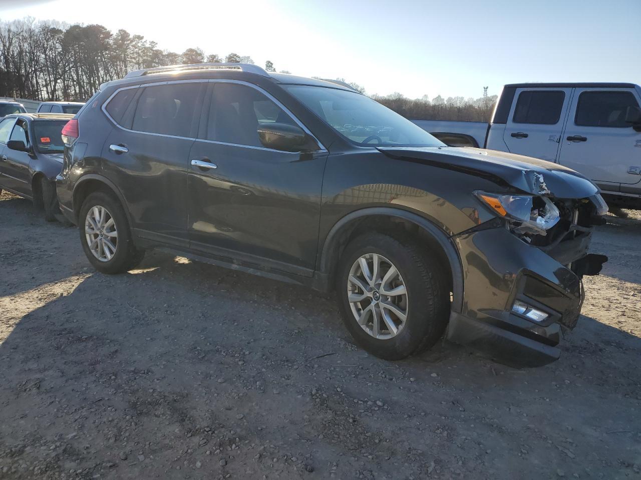 2017 Nissan Rogue VIN KNMAT2MV1HP516898 Copart auction photo, front end / minor dent/scratches damage thumbnail 4