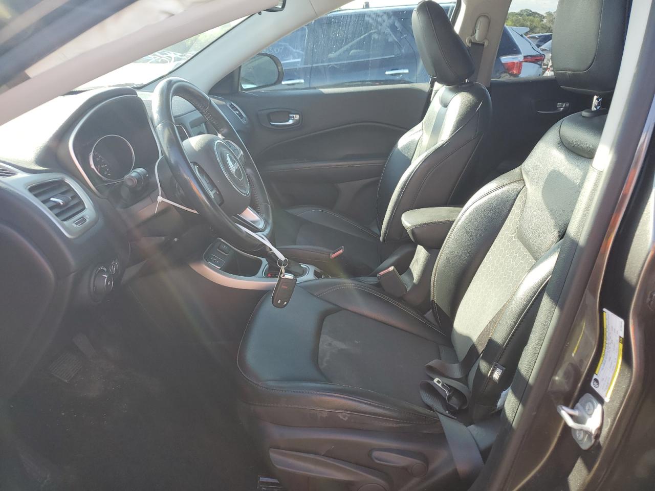 2019 Jeep Compass VIN 3C4NJCBB4KT789164 Copart auction photo, side / minor dent/scratches damage thumbnail 7