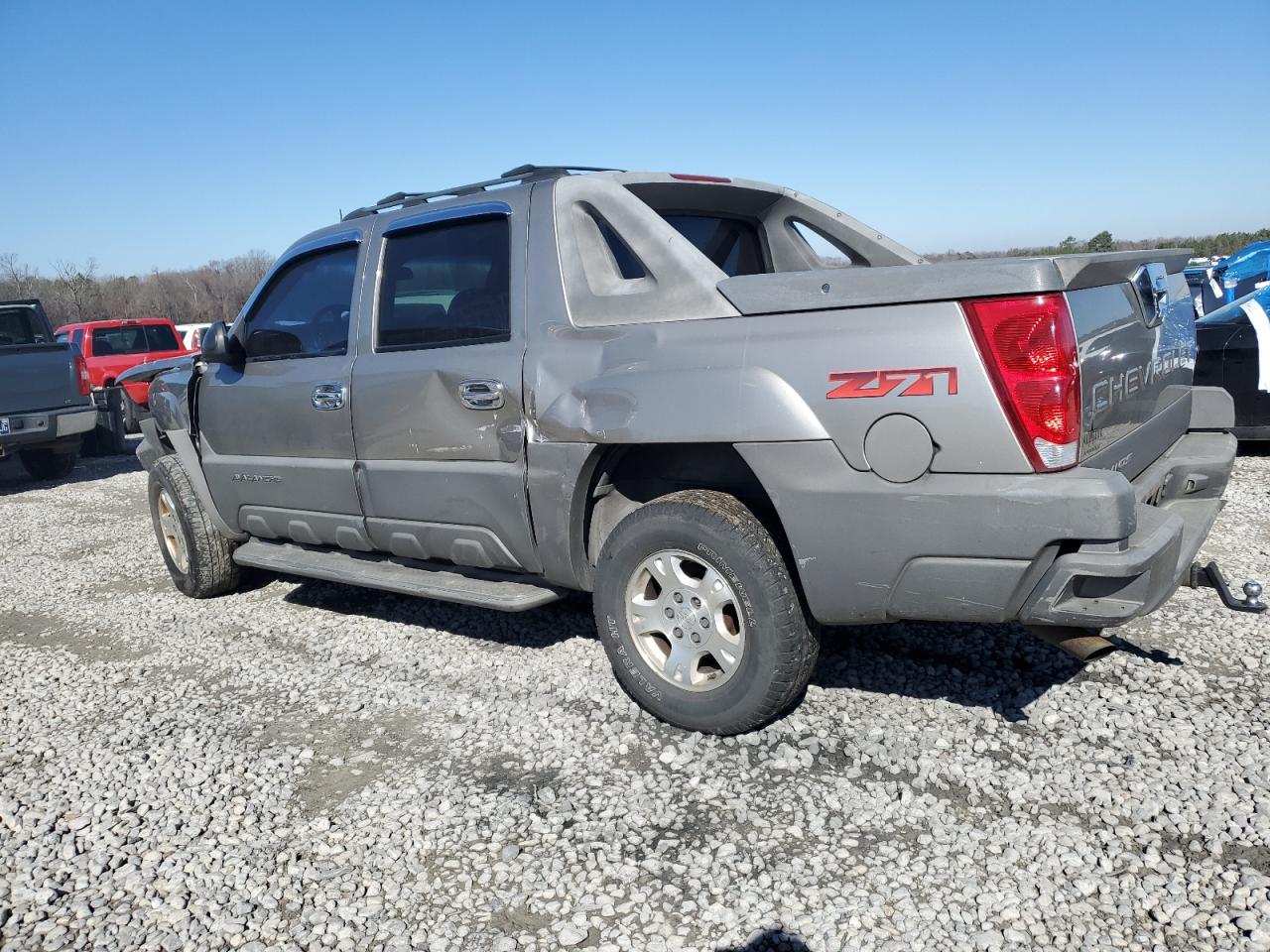 2002 Chevrolet Avalanche VIN 3GNEK13T52G137145 Copart auction photo, front end / side damage thumbnail 2