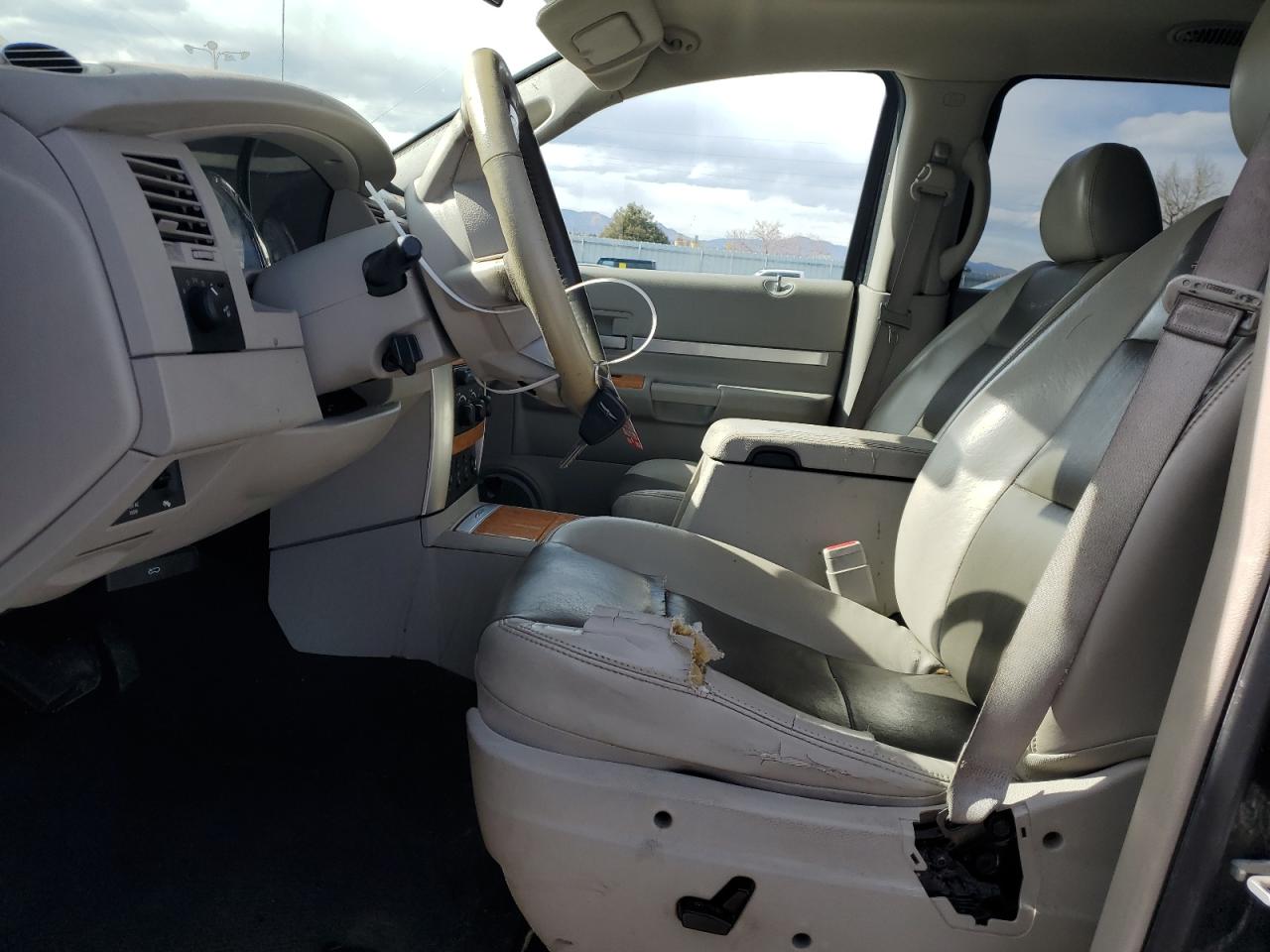 2008 Chrysler Aspen VIN 1A8HW58278F133733 Copart auction photo, front end / hail damage thumbnail 7