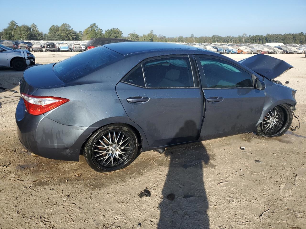 2014 Toyota Corolla VIN 2T1BURHE5EC212388 Copart auction photo, front end / side damage thumbnail 3