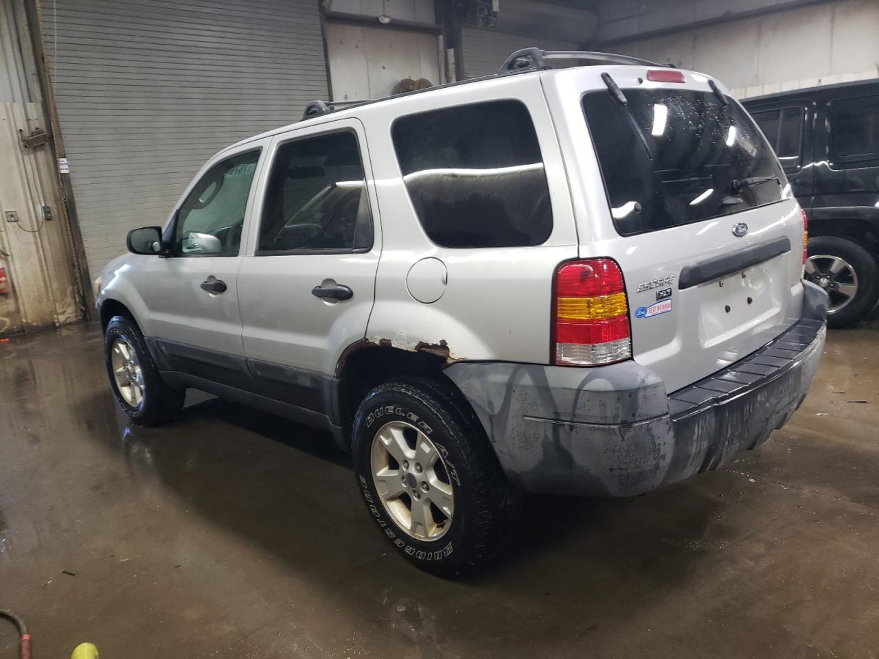 2005 Ford Escape VIN 1FMYU93145KA20050 Copart auction photo, front end damage thumbnail 2
