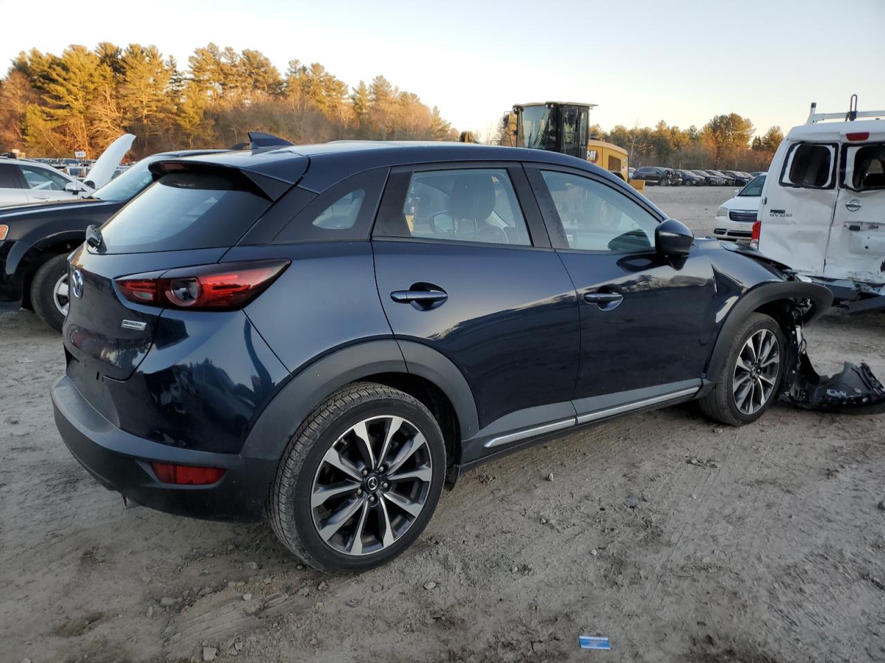 2019 Mazda CX-3 VIN JM1DKFD75K0428042 Copart auction photo, front end / minor dent/scratches damage thumbnail 3
