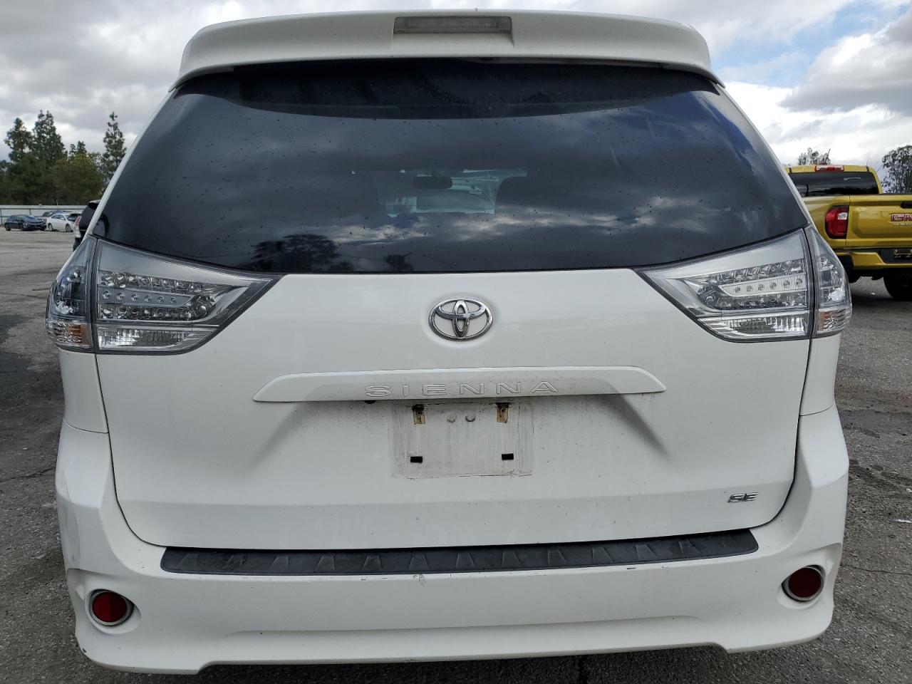 2016 Toyota Sienna VIN 5TDXK3DC8GS758609 Copart auction photo, front end damage thumbnail 6