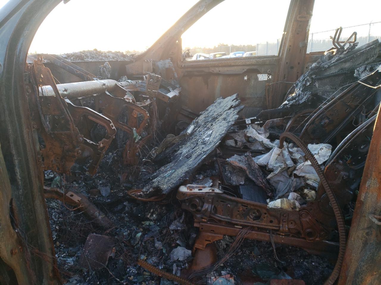 2019 RAM 1500 VIN 3C6RR7KT3KG643865 Copart auction photo, burn damage thumbnail 7