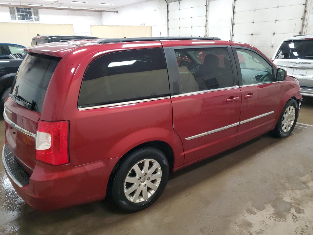 2013 Chrysler Town & Country VIN 2C4RC1BG1DR645914 Copart auction photo, front end / minor dent/scratches damage thumbnail 3