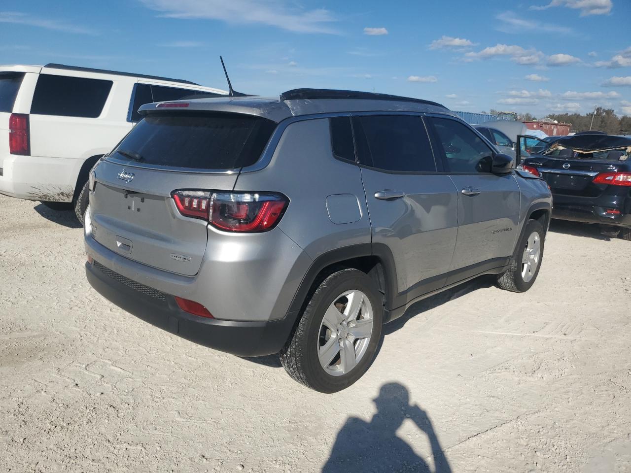 2022 Jeep Compass VIN 3C4NJDBB2NT135922 Copart auction photo, side damage thumbnail 3