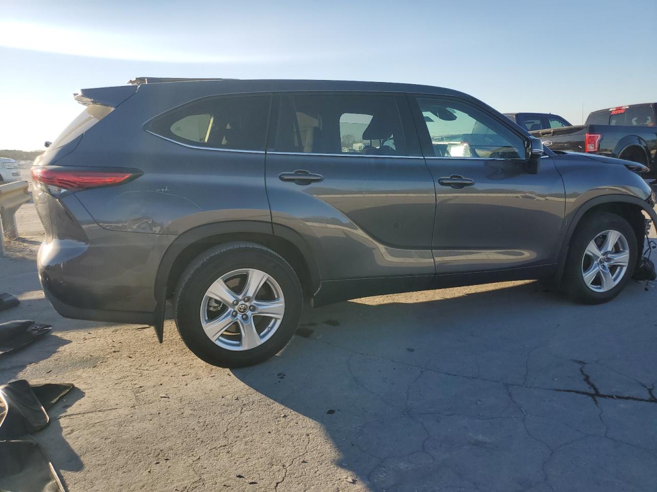 2022 Toyota Highlander VIN 5TDZZRAH7NS118203 Copart auction photo, front end damage thumbnail 3