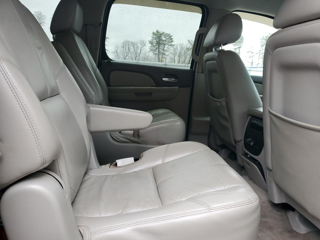 2011 Chevrolet Suburban VIN 1GNSCJE04BR320247 Copart auction photo, front end / minor dent/scratches damage thumbnail 11